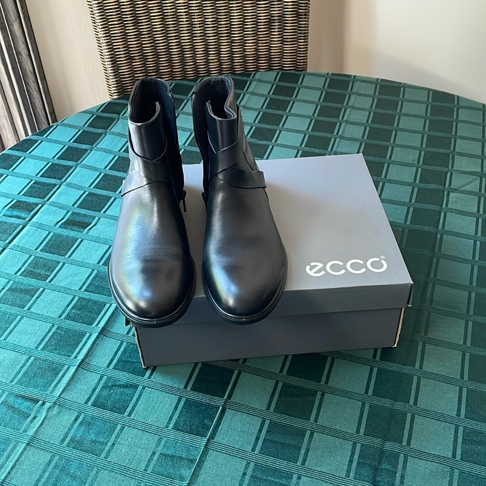 ECCO booties, black, EU 39, size US 8-8.5, worn only once.